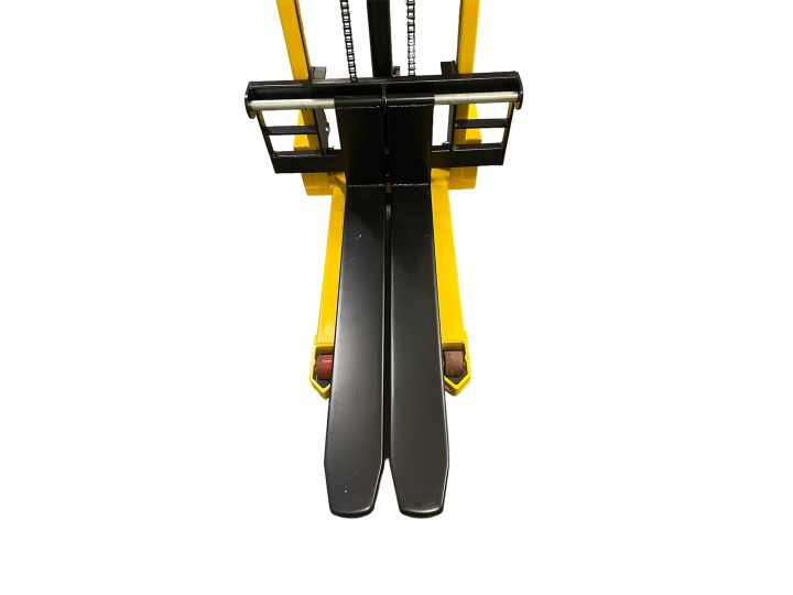 Gerbeur manuel, levée 3000 mm, charges 1500 Kg, fourches réglables.