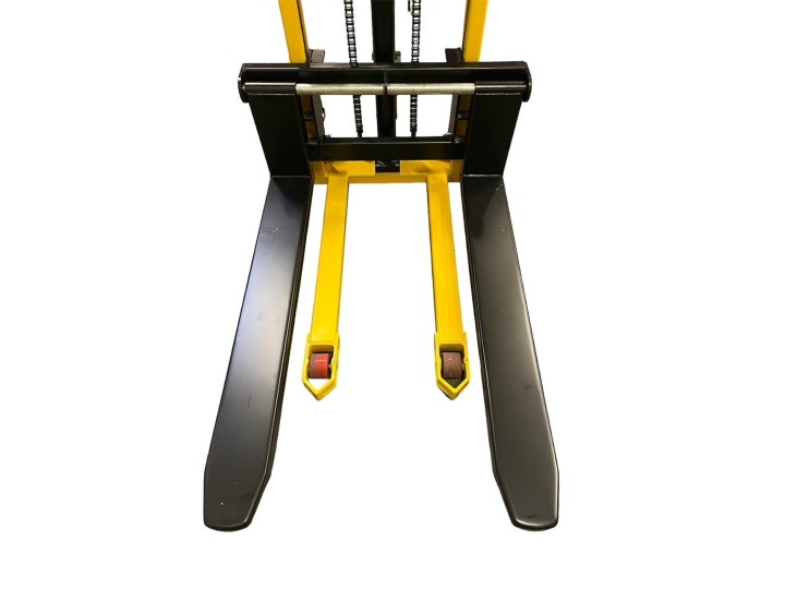 Gerbeur manuel, levée 3000 mm, charges 1500 Kg, fourches réglables.