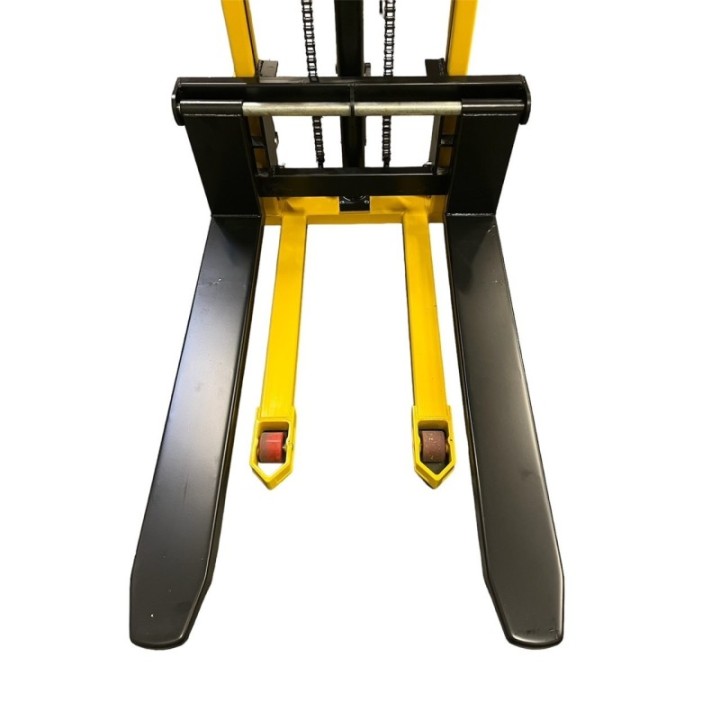 Gerbeur manuel, levée 3000 mm, charges 1500 Kg, fourches réglables.