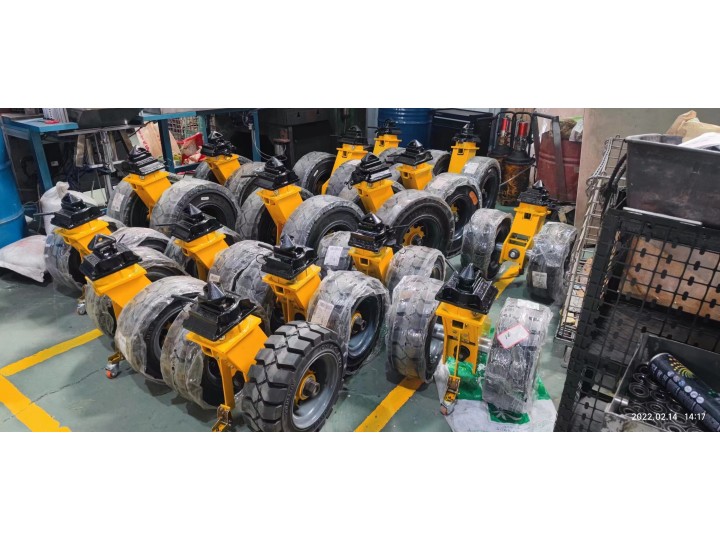 Kit de 4 roulettes jumelées sur pneus pleins souple, pour container iso avec connexion twist lock + timon de traction