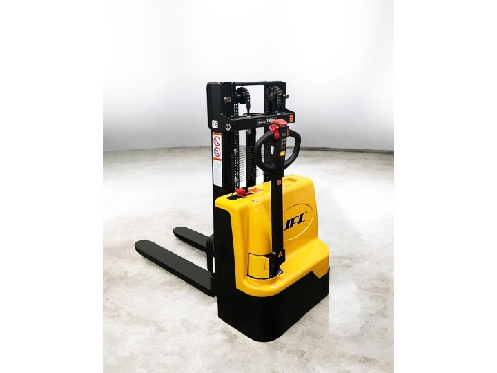 Gerbeur tout électrique, charge 1500 Kg, levée 2000 mm