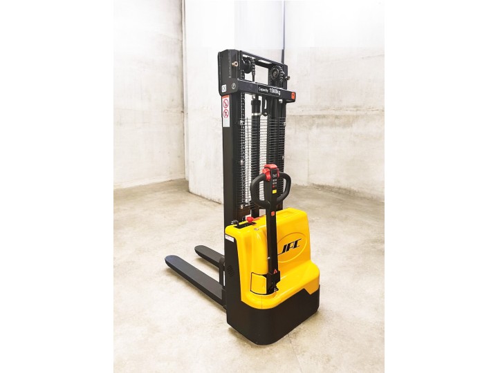 Gerbeur tout électrique, charge 1500 Kg, levée 3000 mm