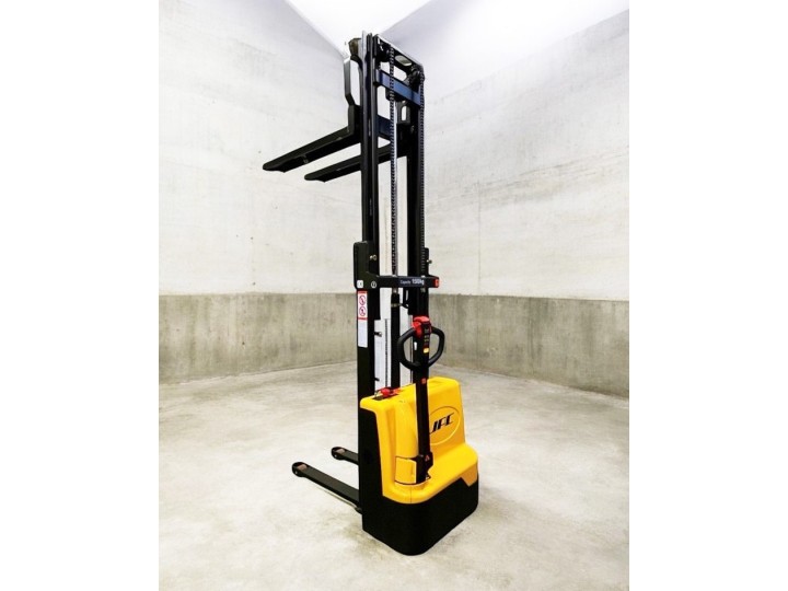 Gerbeur tout électrique, charge 1500 Kg, levée 3500 mm