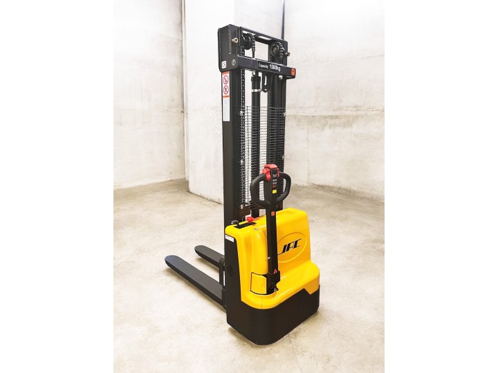 Gerbeur tout électrique, charge 1500 Kg, levée 3500 mm