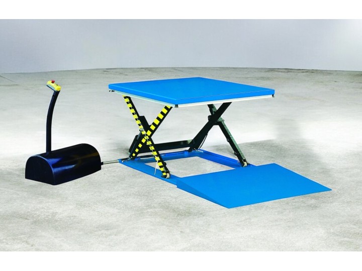 Table élévatrice électrique extra-plate + rampe, charge 1000 Kg (plateau 1450 x 1140 mm)