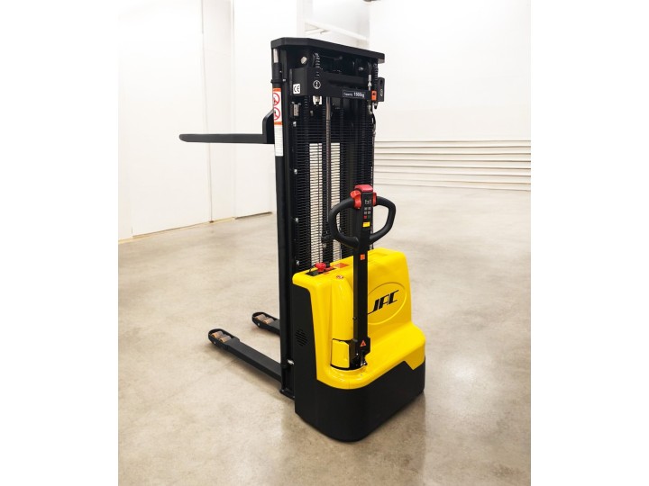 Gerbeur tout électrique, charge 1500 Kg, levée 4500 mm, avec levée libre