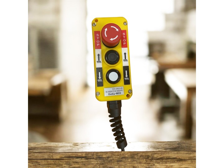 Table élévatrice fixe, levée électrique, charge 2000 Kg, plateau 2000 x 1000 mm, série HW.