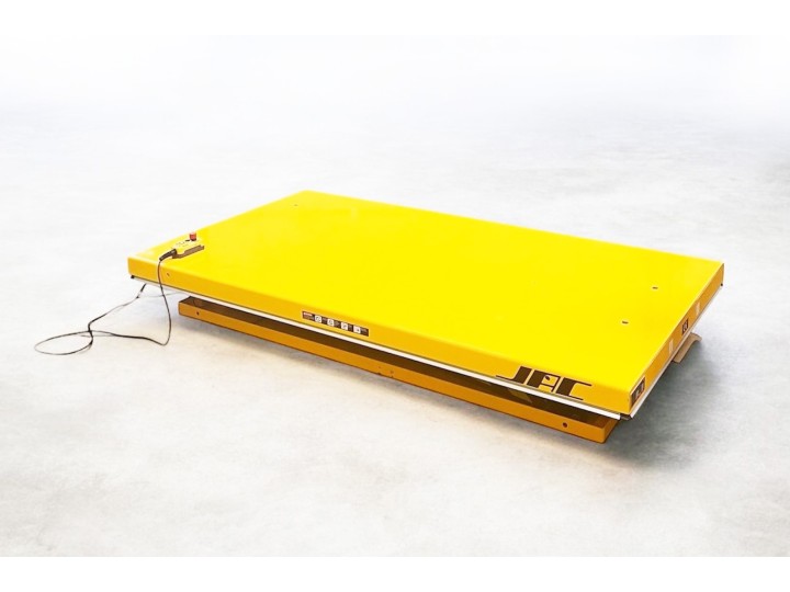 Table élévatrice fixe, levée électrique, charge 2000 Kg, plateau 2000 x 1000 mm, série HW.