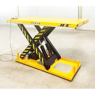 Table élévatrice fixe, levée électrique, charge 2000 Kg, plateau 1600 x 1000 mm, série HW.