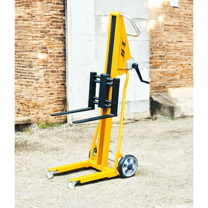 Mini gerbeur manuel, levée par manivelle, charge 120 Kg, fourches réglables.