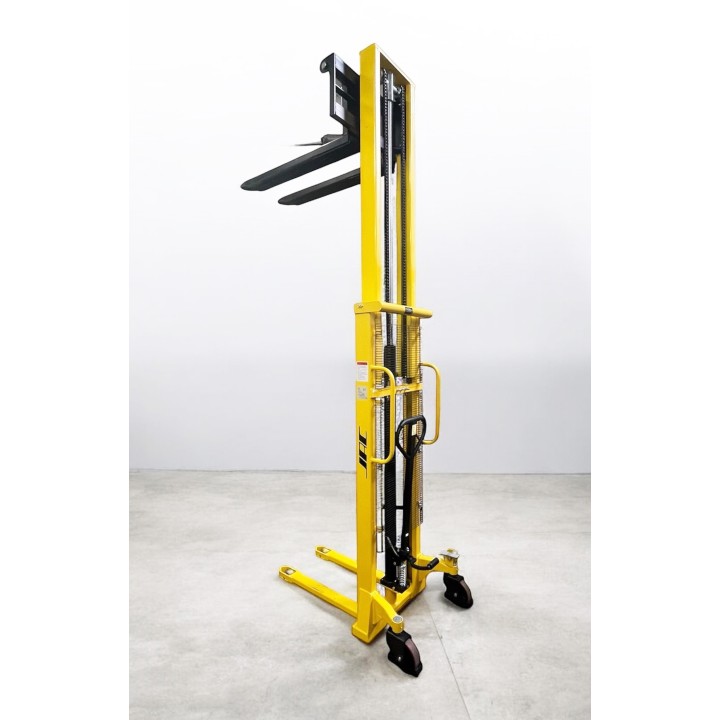 Gerbeur manuel, levée 3000 mm, charges 1500 Kg, fourches réglables.