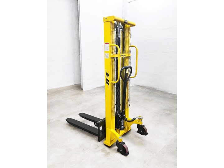 Gerbeur manuel, levée 3000 mm, charges 1500 Kg, fourches réglables.