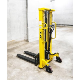 Gerbeur manuel, levée 2500 mm, charges 1500 Kg, fourches réglables.