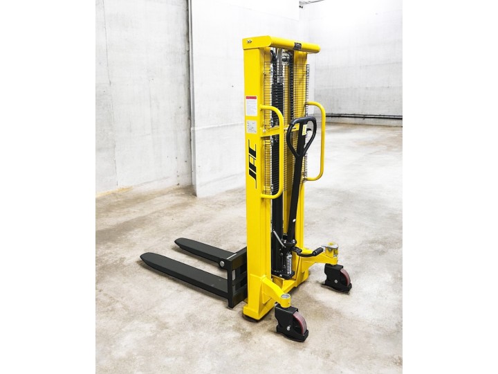 Gerbeur manuel, levée 2500 mm, charges 1500 Kg, fourches réglables.