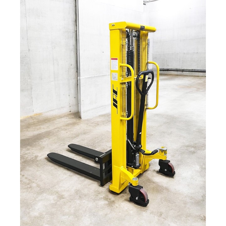 Gerbeur manuel, levée 2500 mm, charges 1500 Kg, fourches réglables.