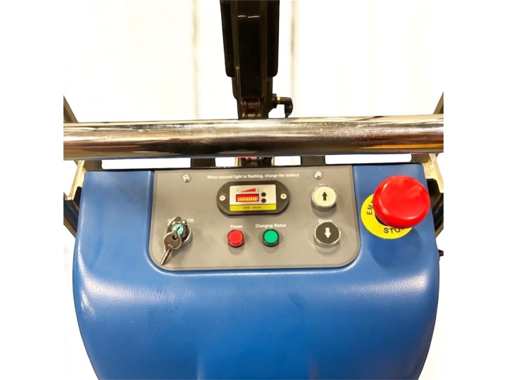 Gerbeur semi électrique, charges 400 kg levée 1500 mm, fourches réglables