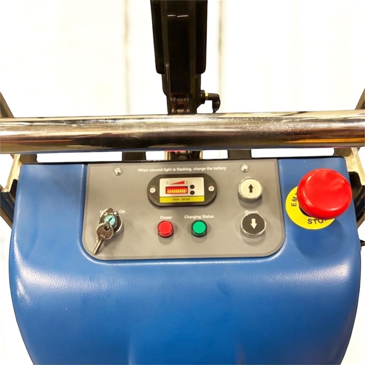 Gerbeur semi électrique, charges 400 kg levée 1500 mm, fourches réglables