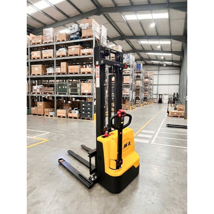 Gerbeur tout électrique à bras encadrant, charge 1500 Kg, levée 3500 mm