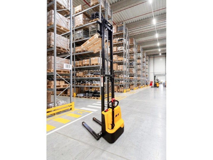 Gerbeur tout électrique à bras encadrant, charge 1500 Kg, levée 3500 mm
