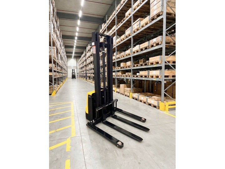 Gerbeur tout électrique à bras encadrant, charge 1500 Kg, levée 3500 mm