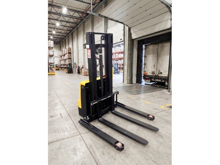 Gerbeur tout électrique à bras encadrant, charge 1500 Kg, levée 2500 mm